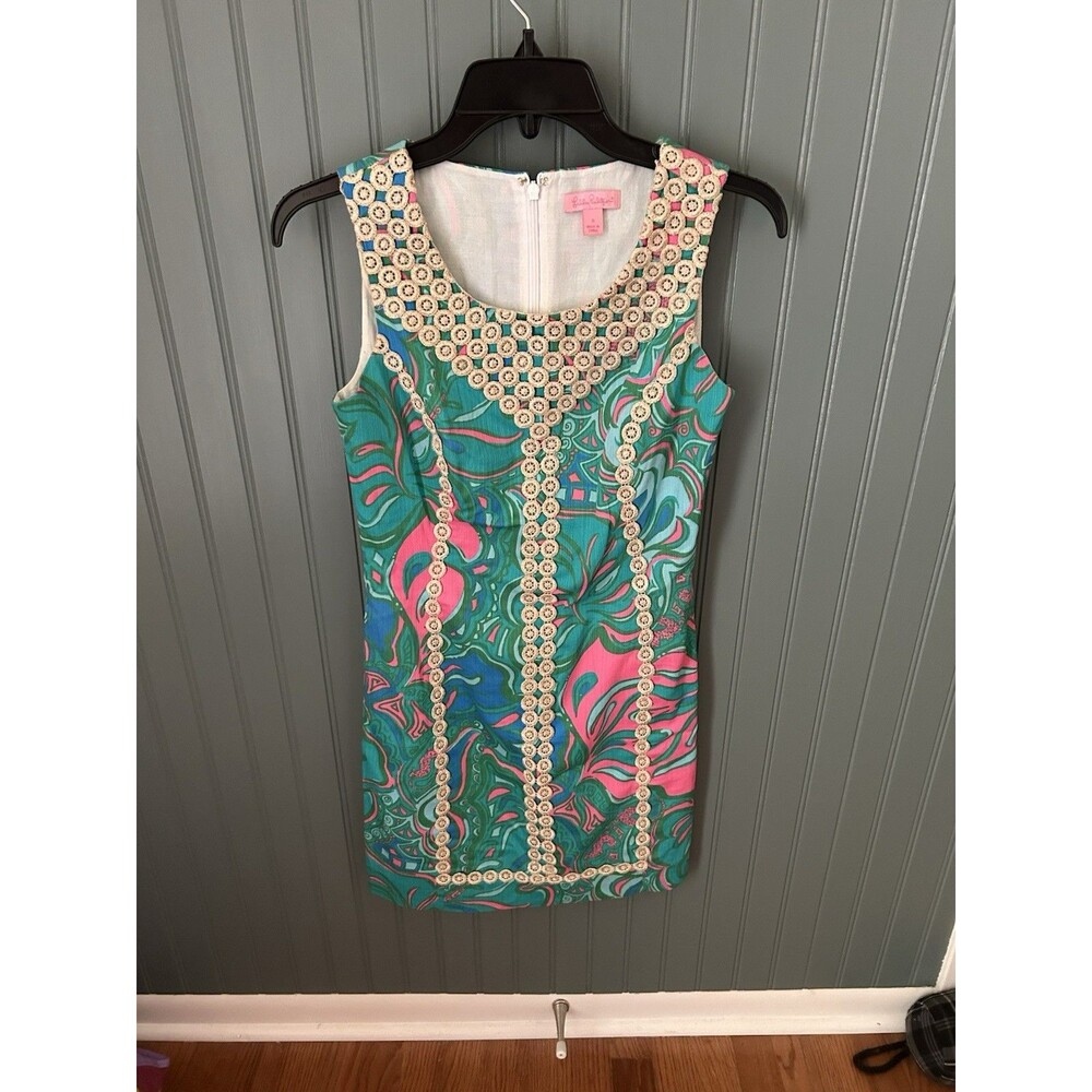 Lilly Pulitzer Macfarlane Lilly Lounge Print Shift Dress Size 0 Metallic Lace